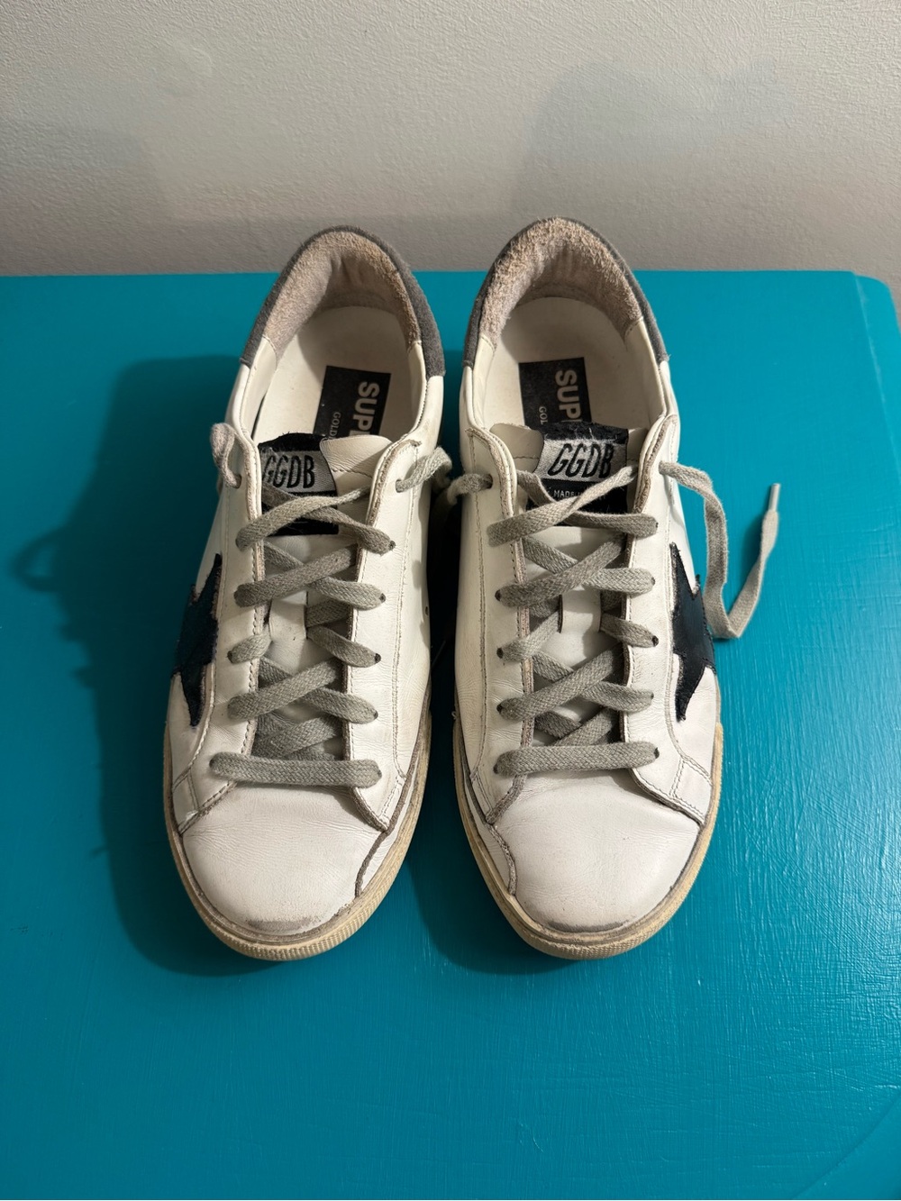 Golden Goose White Leather Sneakers with Black Star - Picture 2 of 5